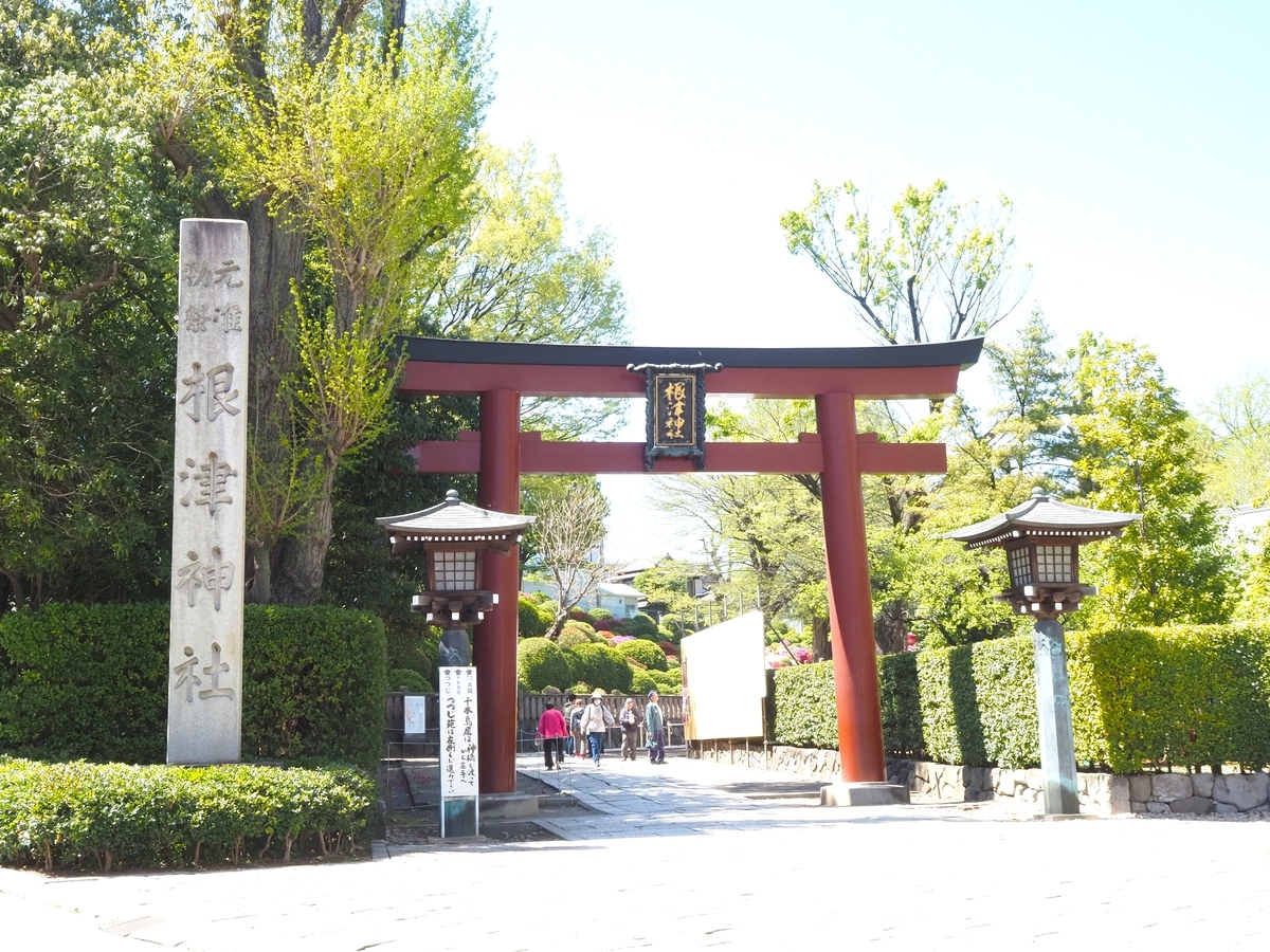 社号標と大鳥居
