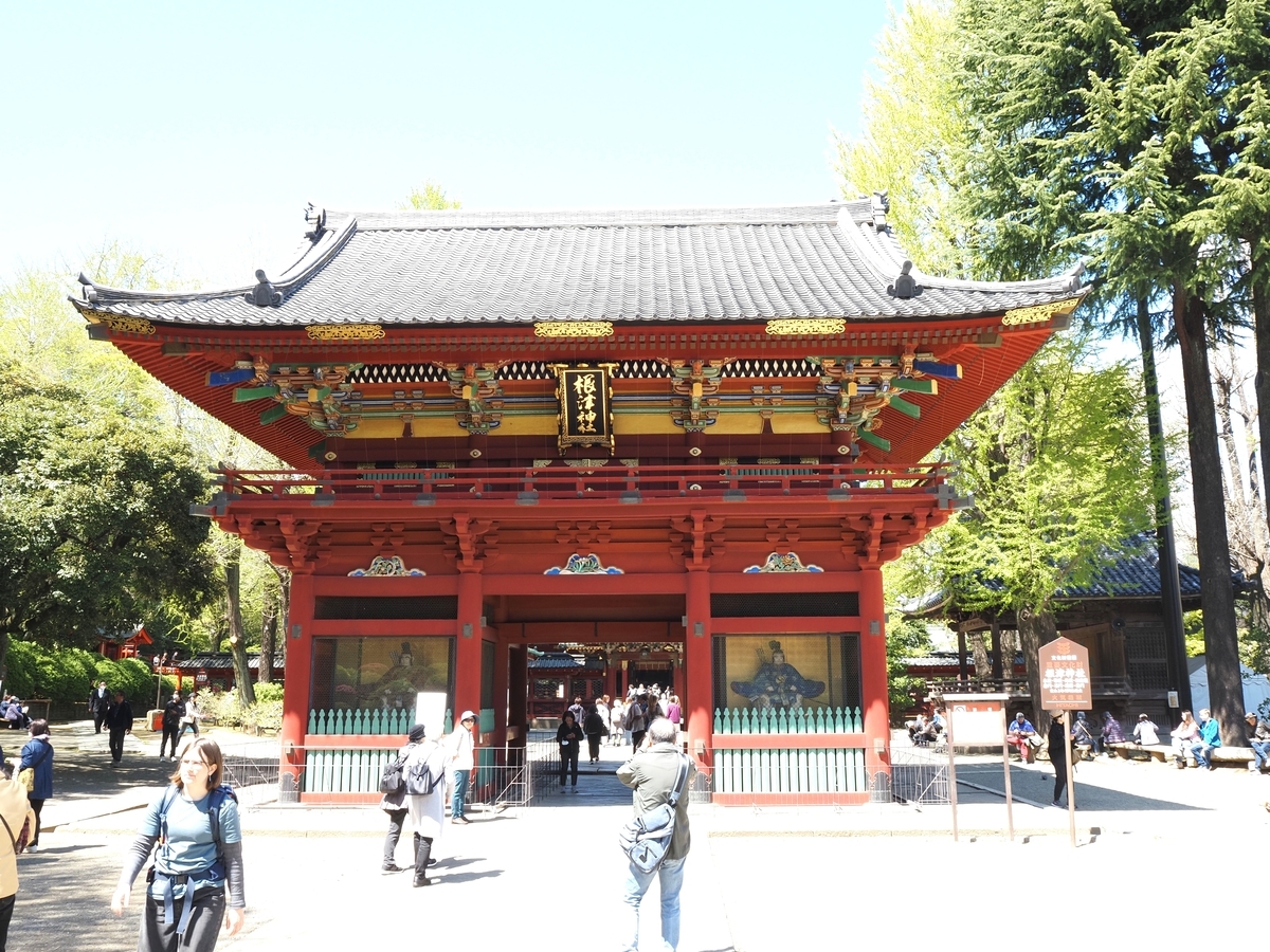 正面から見た楼門