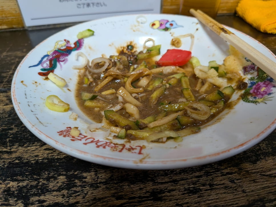 味噌と麺が少し残った皿