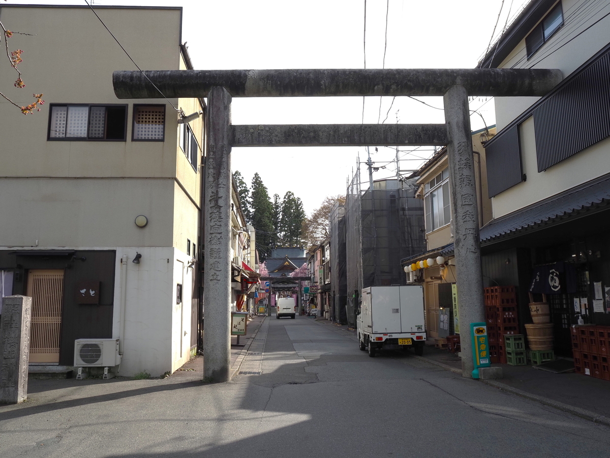 参道と白龍本店