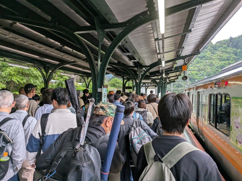 ホーム上の混雑