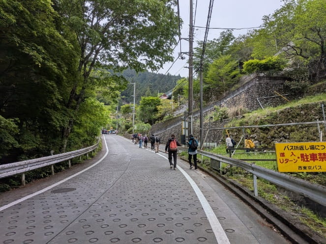 ケーブルカー乗り場への坂