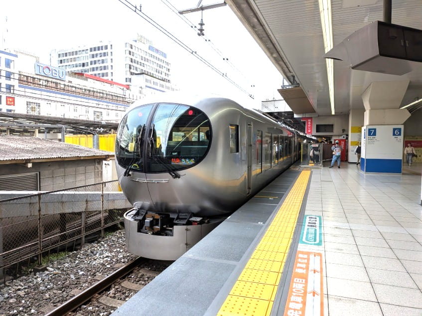 池袋駅の特急ラビュー