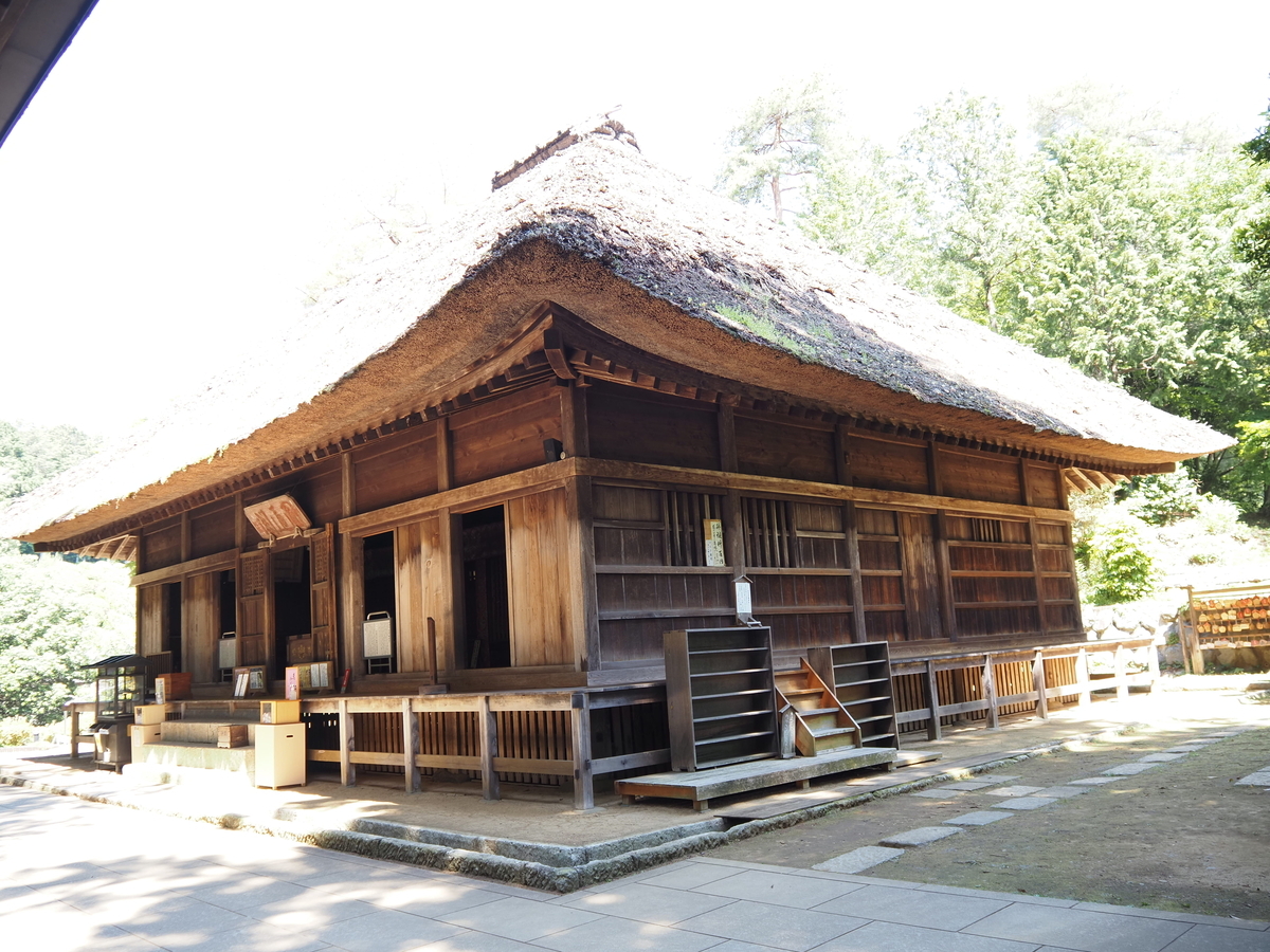 斜めから見た本堂