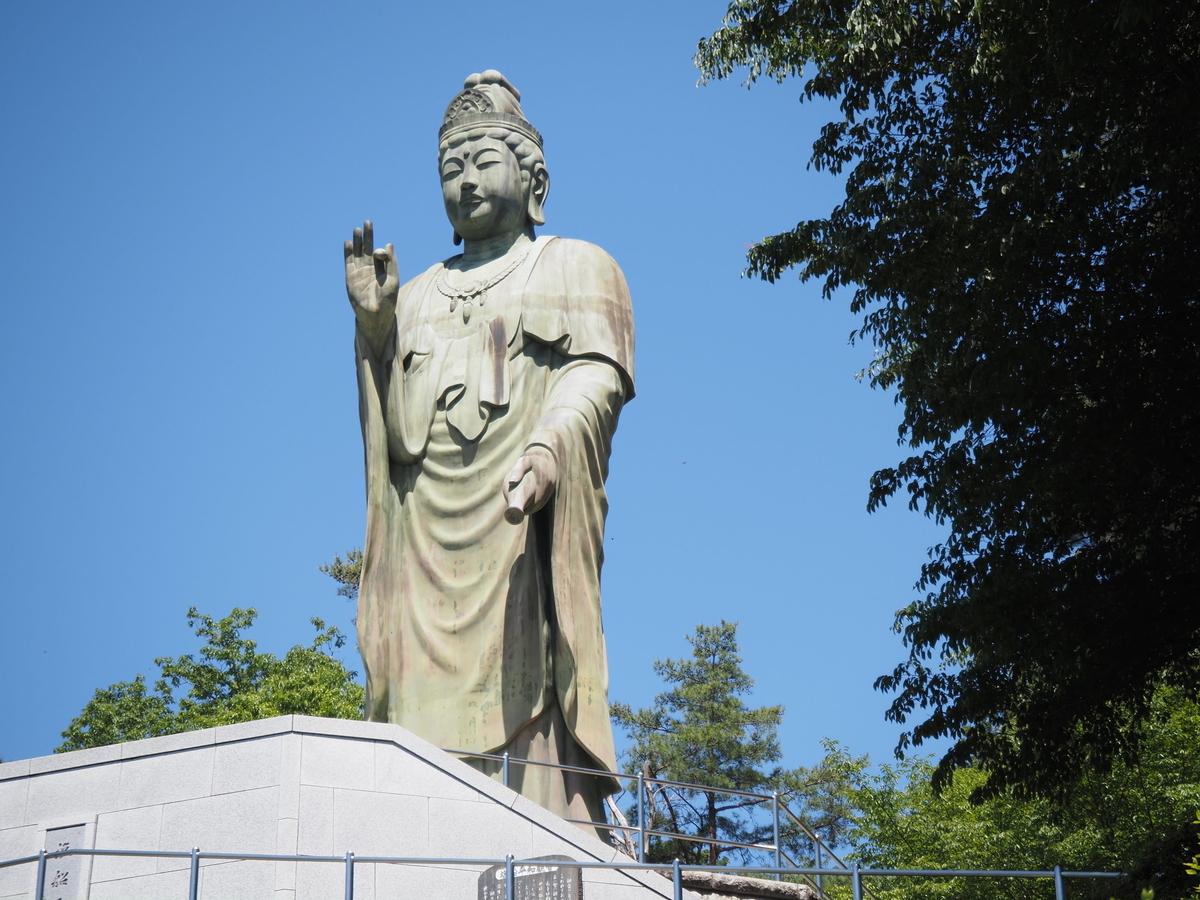 塩船平和観音立像