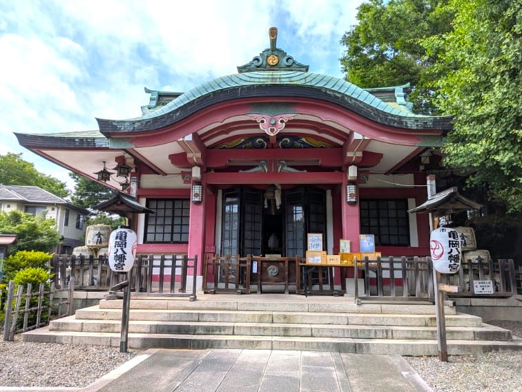 正面から見た拝殿