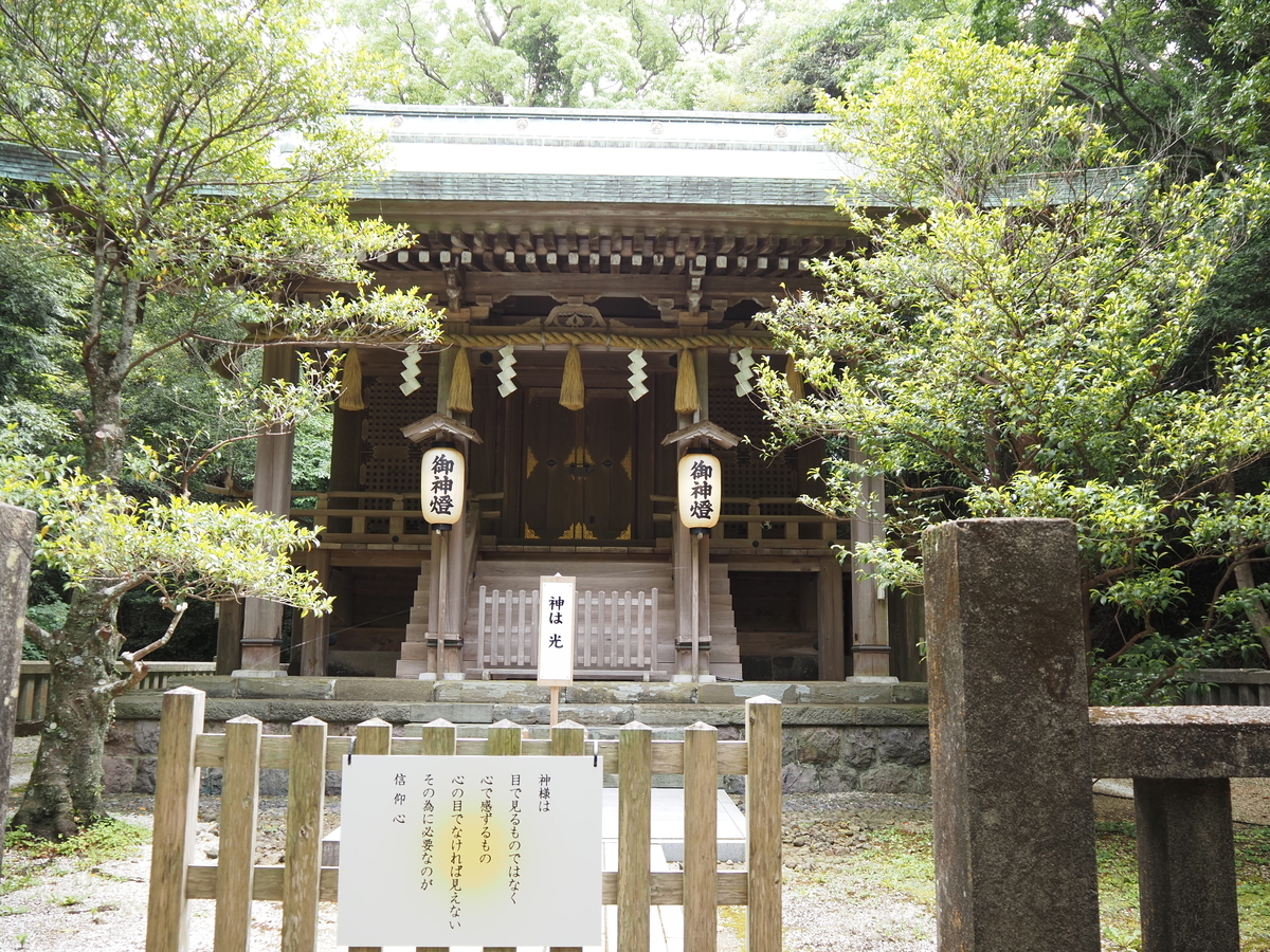 正面から見た本殿