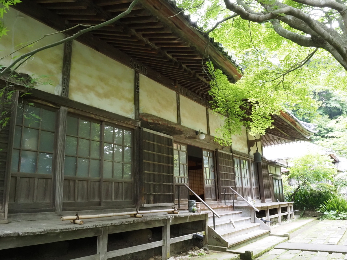 斜めから見た本堂