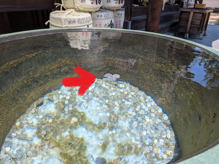 水に浮かんだ1円玉