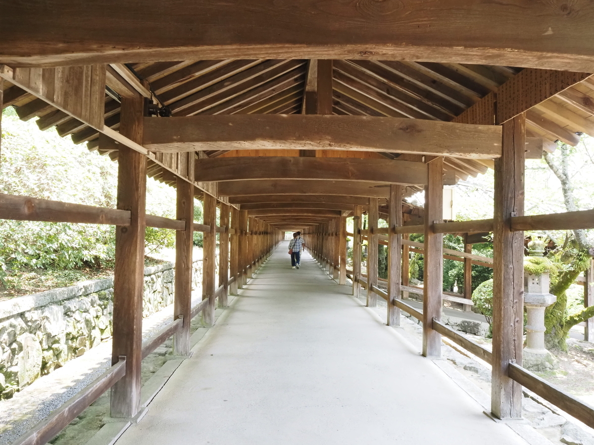 廻廊の中