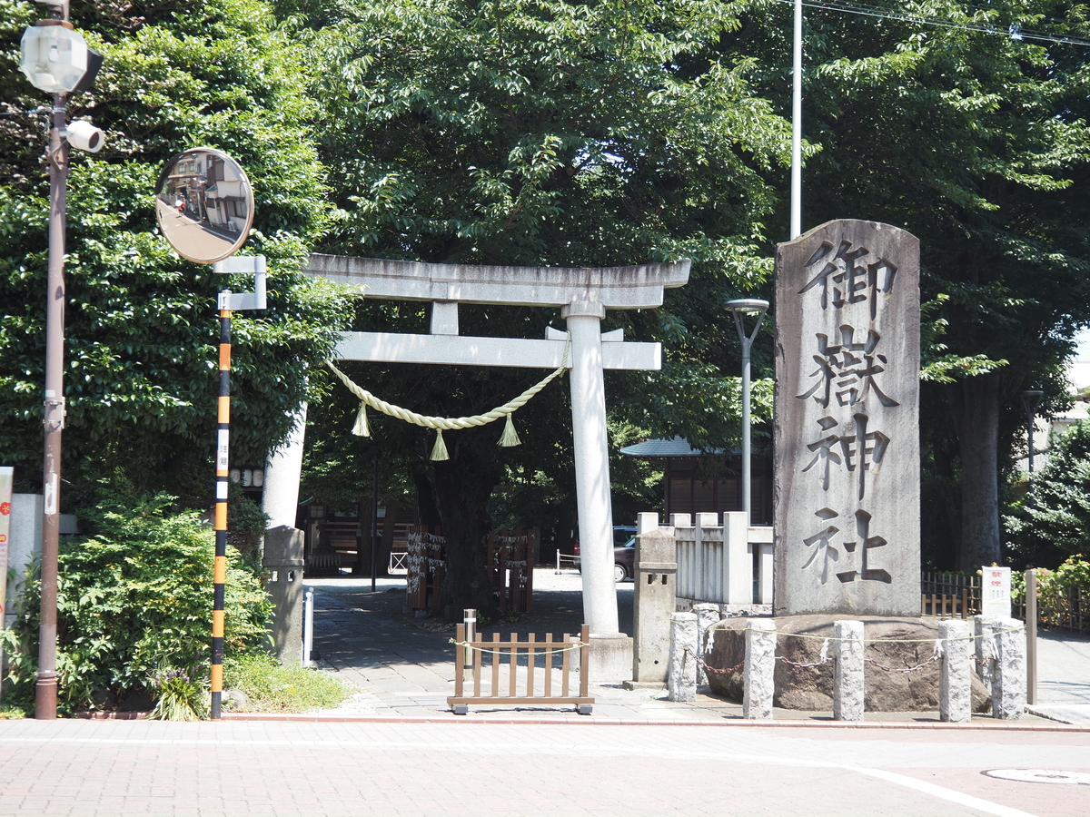 社号標と大鳥居