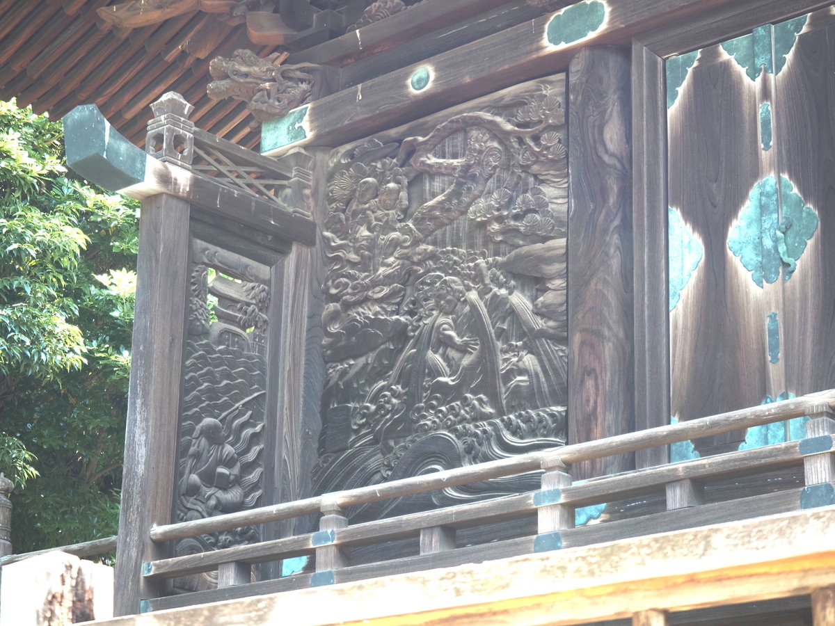 水垢離の彫刻