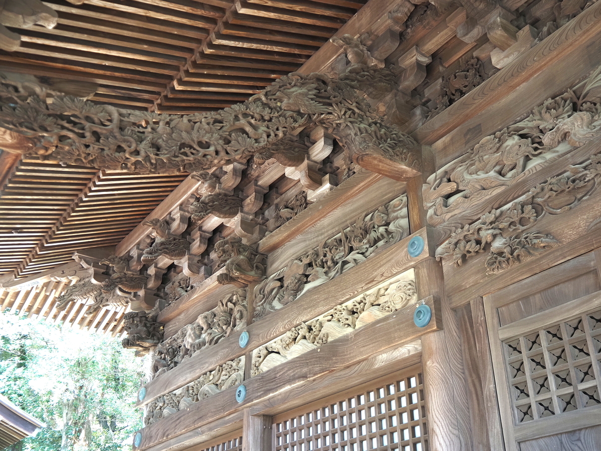 虹梁部分の彫刻