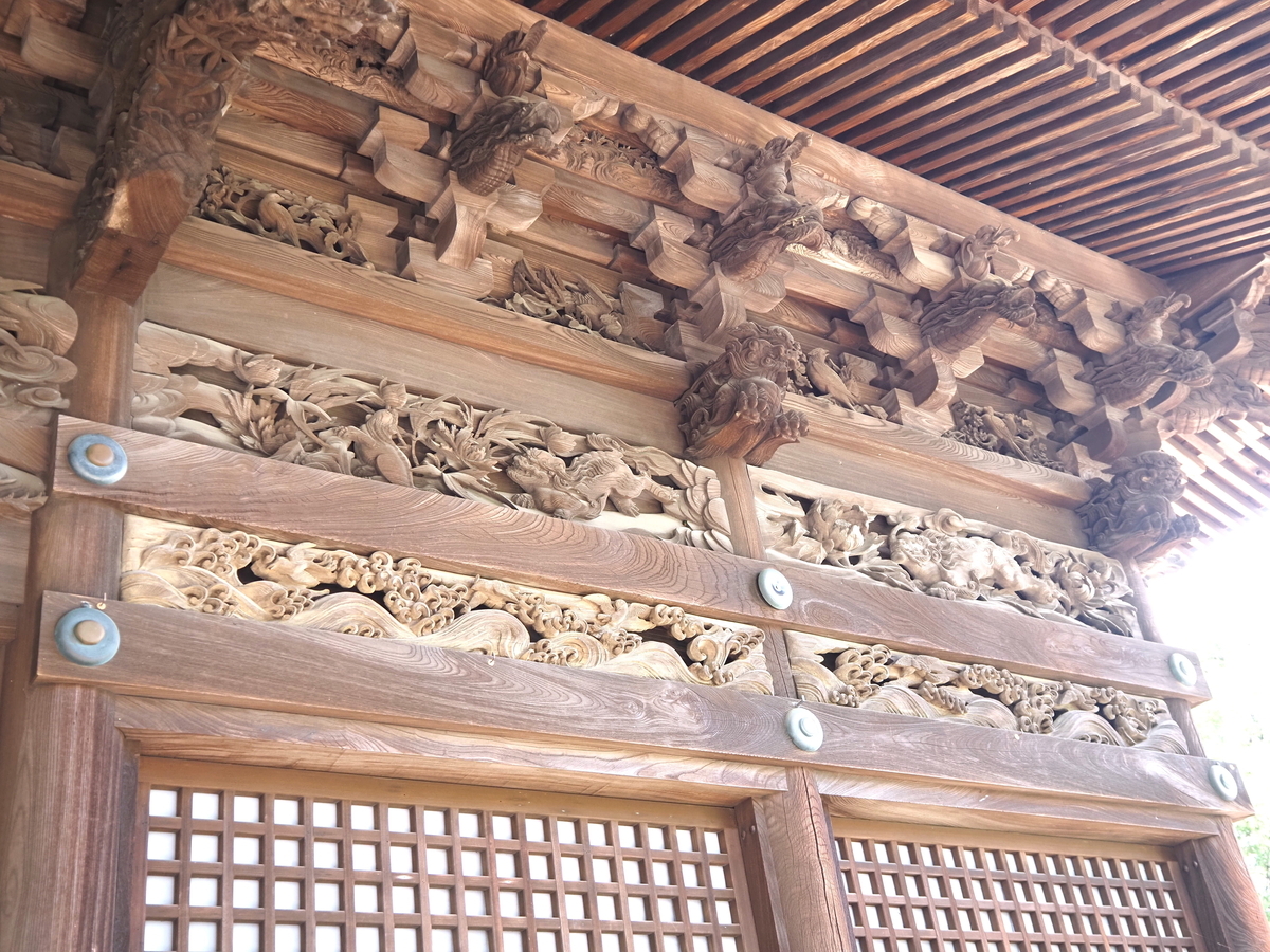 壁の彫刻