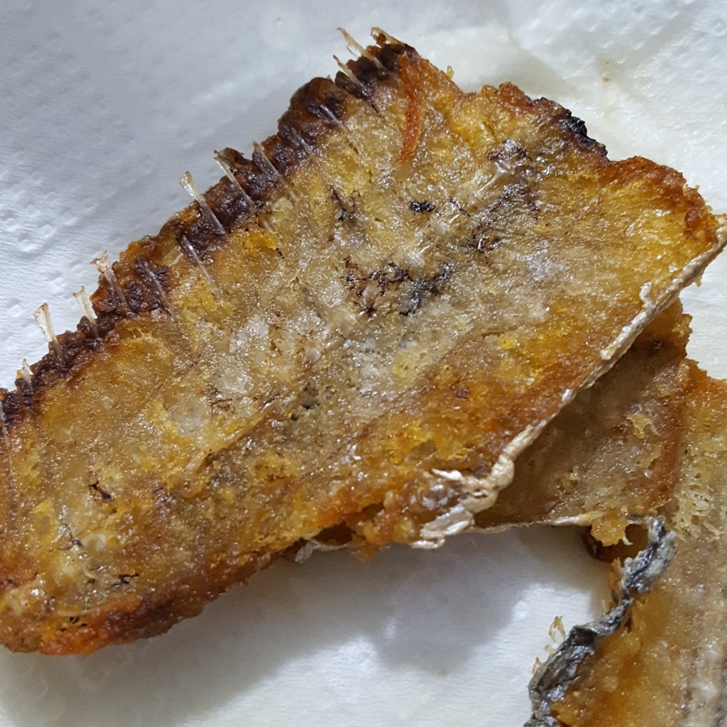 タチウオの骨を雑に揚げたやつ つくりおき