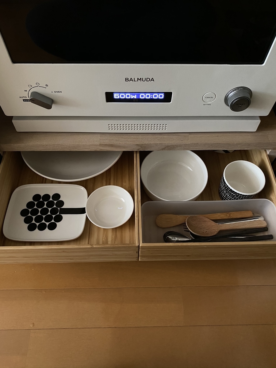 【一人暮らしの食器収納】食器棚はなくても大丈夫！ ミニマムライフ
