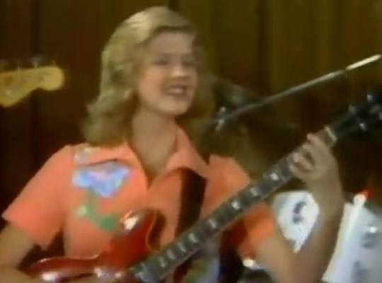 Wendy Holcombe (1977) plays Freight Train