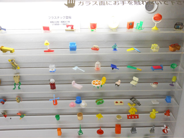ミニチュアの聖地!グリコのオマケが堪能できる「江崎記念館」