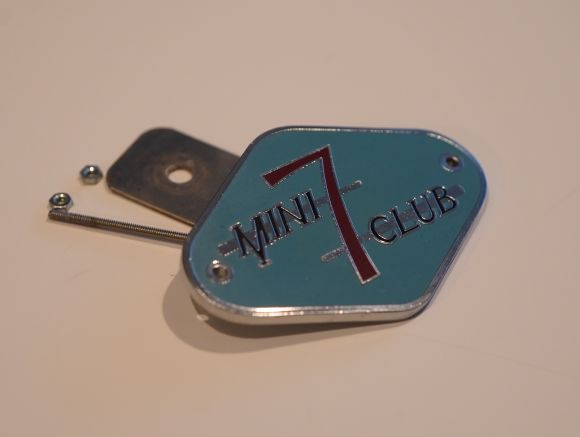 ローバーミニの顔を決める小さな金属｜グリルバッジの話 - HELLO！ MINI