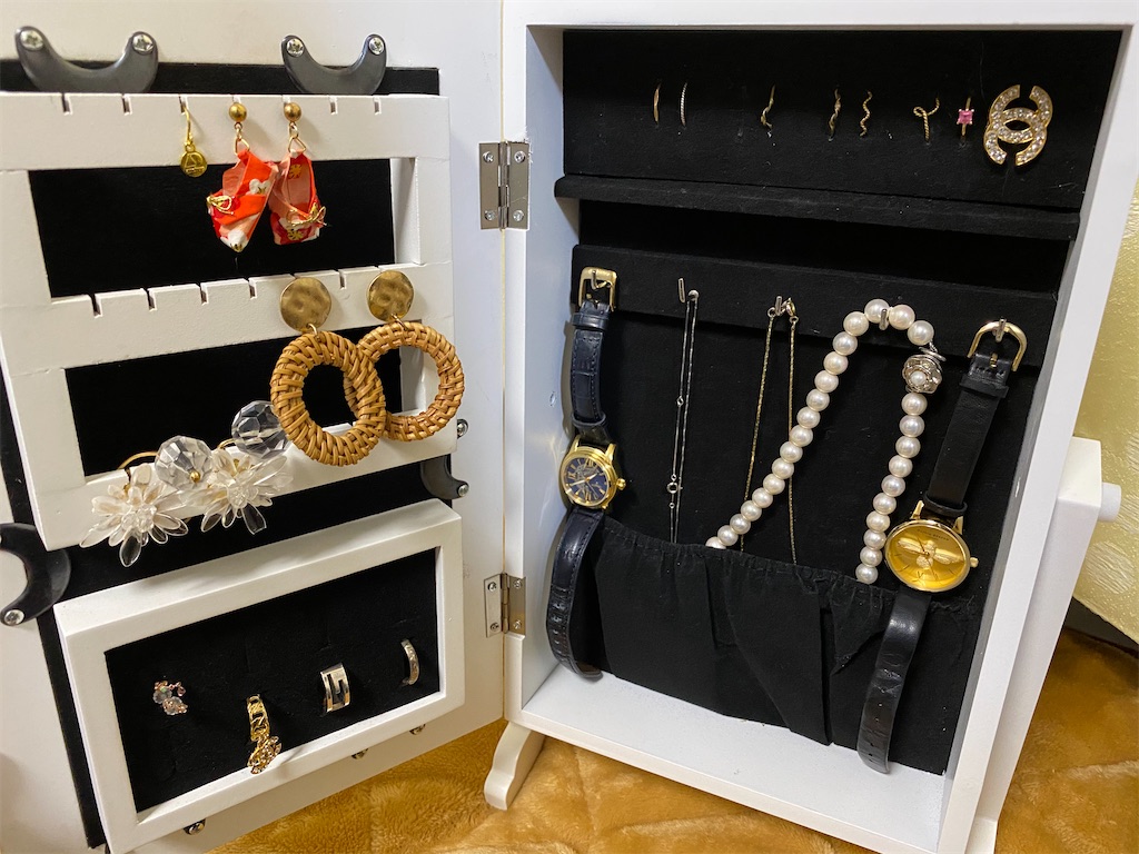 アクセサリー収納は無印良品のアクリルケースが良かった話 Daily ミニマリストの幸先 ゆきさき ブログ