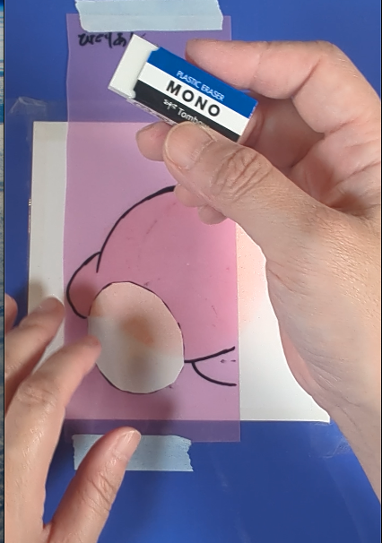 カービイの左足を描く　消しゴムで色を消す