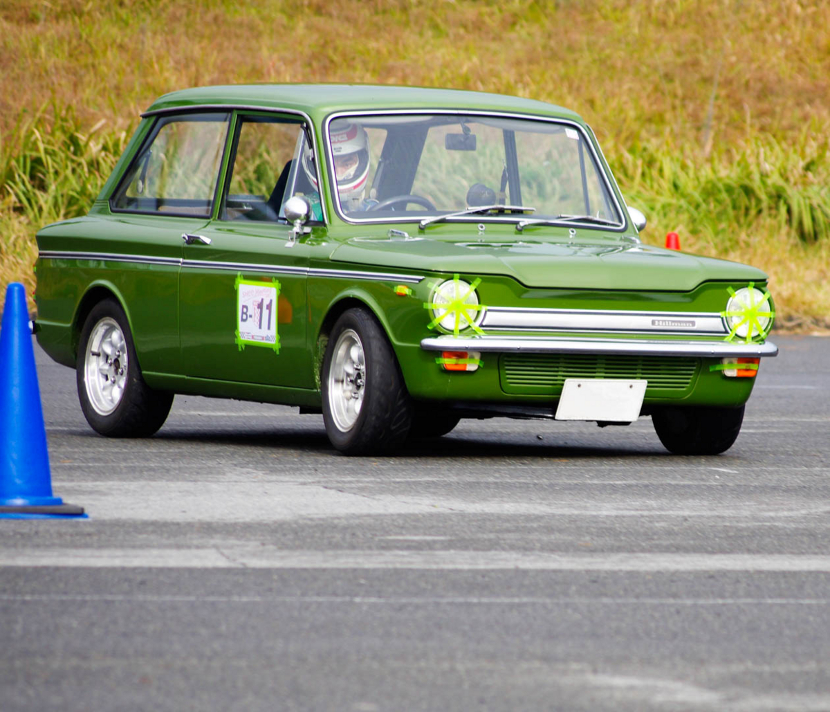 ヒルマン インプ 1960年代のイギリス製小型自動車が(かわいい) ヒルマン インプ 1960年代のイギリス製小型自動車が(かわいい)