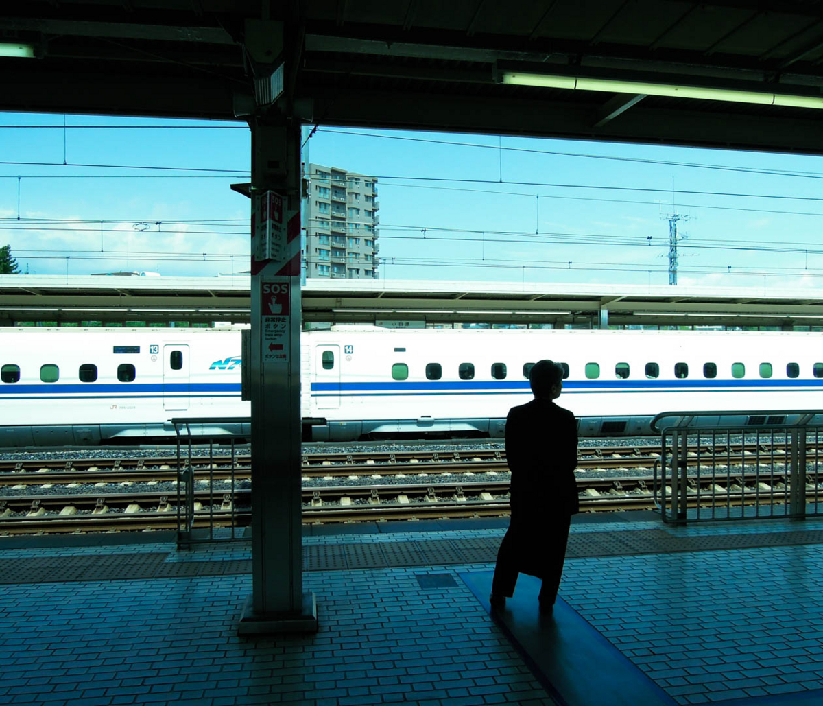 新幹線ホーム(小田原駅)と青の世界 2017年6月 新幹線ホーム(小田原駅)と青の世界 2017年6月