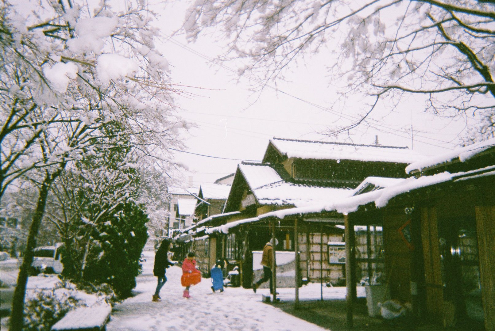 雪の宮ケ瀬 水の郷商店街を( 写ルンです 雪の宮ケ瀬 水の郷商店街を( 写ルンです