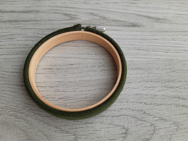 刺しゅう枠に布を巻く 暮らしにハンドメイドを添えて