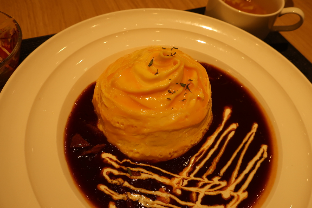 YOSHIMI BLUESKY九州産和牛のオムハヤシライス