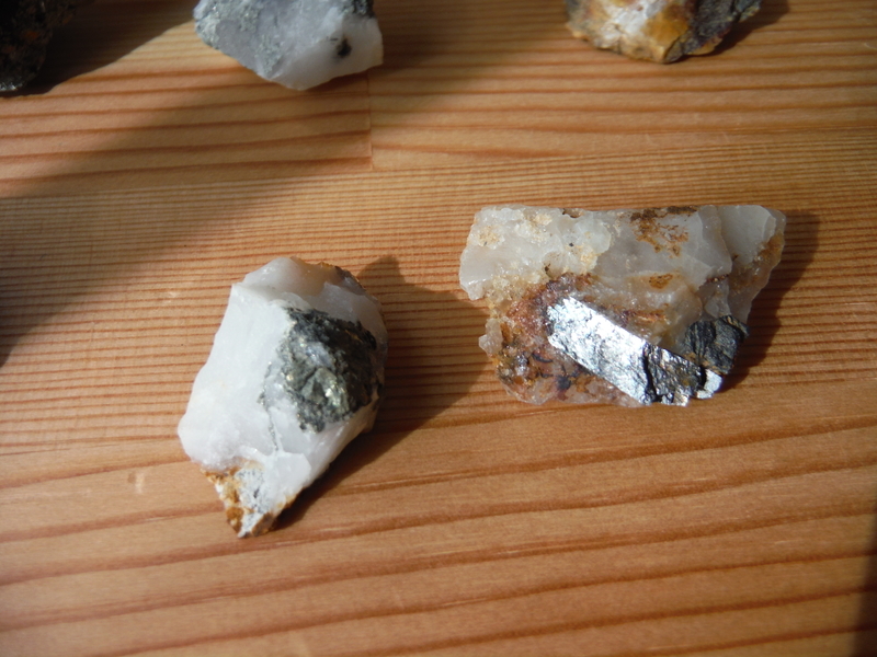 鉄マンガン重石 f:id:miraluna:20201102181725j:plain