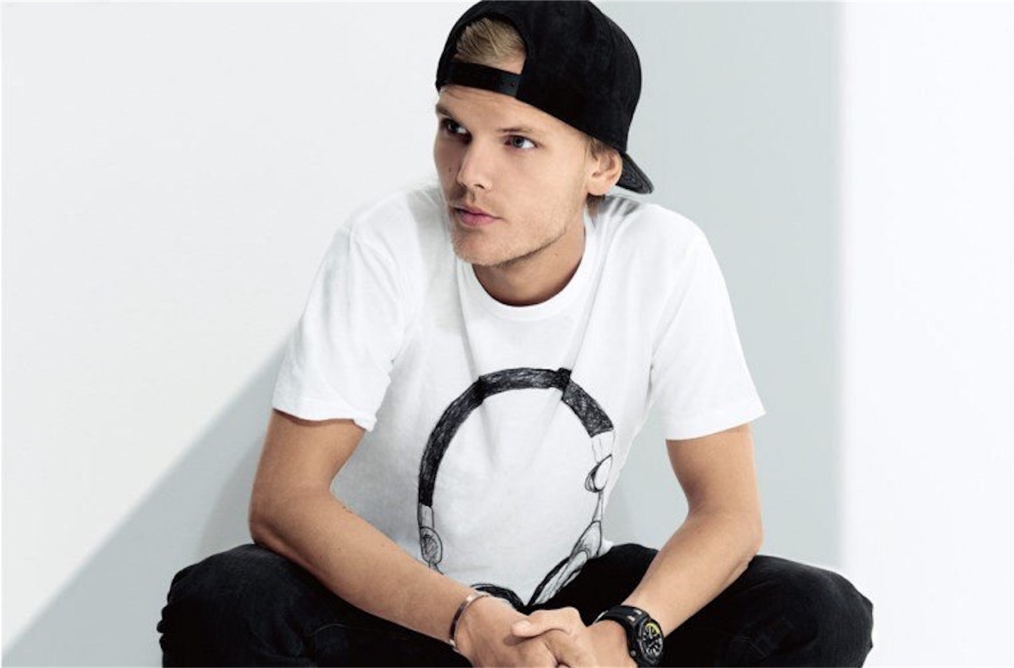 今は亡きdj Avicii アヴィーチー オススメ曲top5 オススメcd Weke Me Upなどの名曲も 永久保存版 Iruku Music 今は亡きdj Avicii アヴィーチー オススメ曲top5 オススメcd Weke Me Upなどの名曲も 永久保存版 Iruku Music