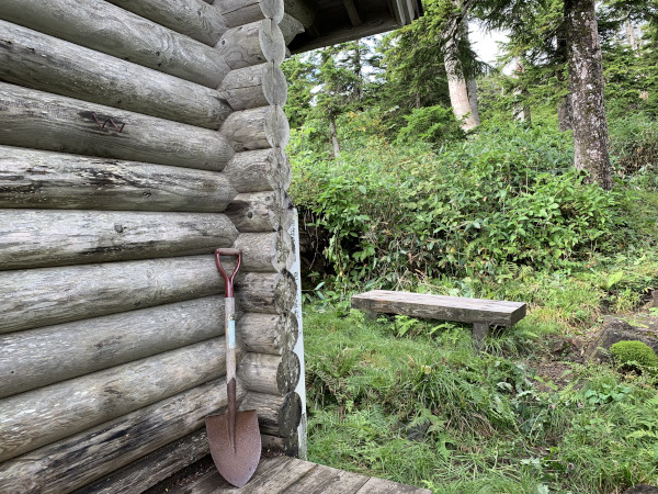 三岩岳 避難小屋