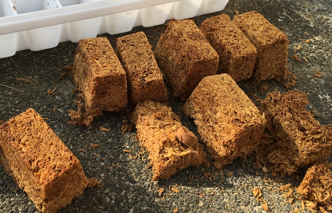 着火材を自作する ライトバグもどき 薪ストーブで冬眠したい