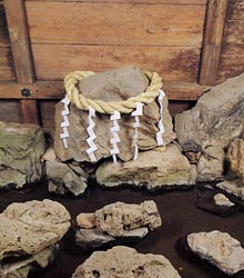 三井寺の閼伽井屋内部に湧く三井の霊泉