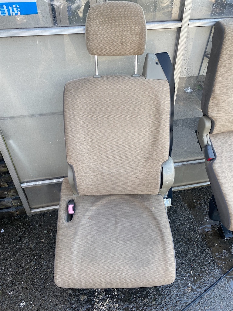 汚れたシートを綺麗に 短時間で汚れを落とす方法とは 大阪のレンタカーならテラニシモータース 汚れたシートを綺麗に 短時間で汚れを落とす方法とは 大阪のレンタカーならテラニシモータース