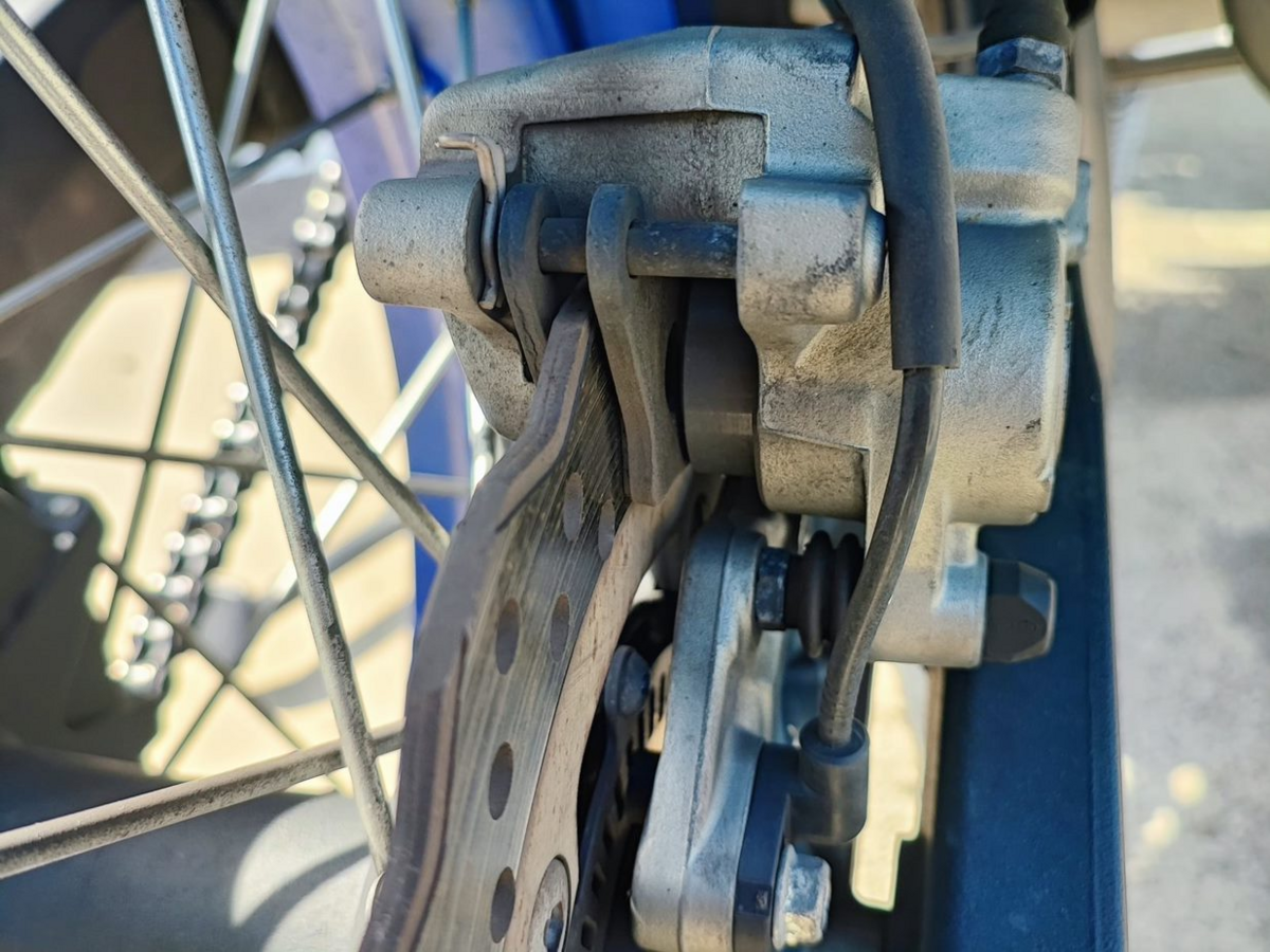 Tenere700リヤブレーキパッド交換　作業前