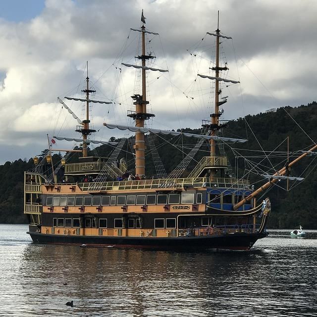 芦ノ湖の海賊船の画像