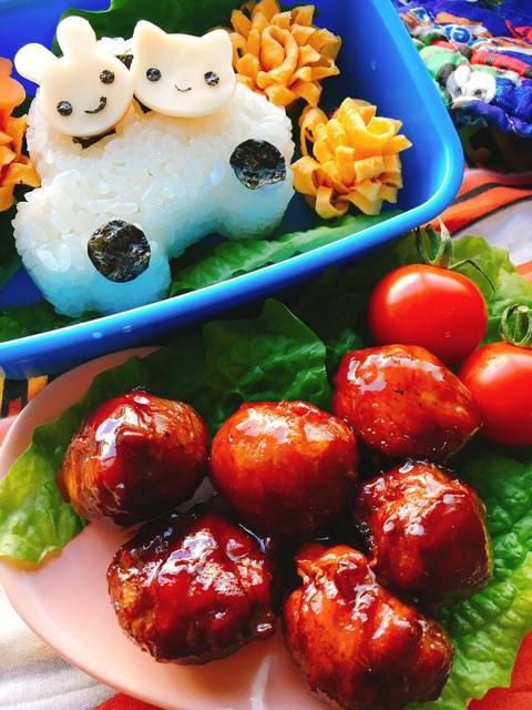 キャラ弁 豚こまミートボール弁当と車おにぎり お砂糖味醂なし生活 ほっこりおうちごはん キャラ弁 豚こまミートボール弁当と車おにぎり お砂糖味醂なし生活 ほっこりおうちごはん