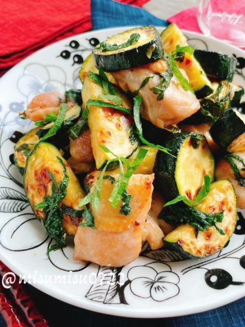 鶏肉とズッキーニの青しそ炒め 動画レシピ Chicken And Zucchini Sauteed With Shiso Leaves お砂糖味醂なし生活 ほっこりおうちごはん