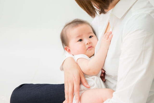 母乳育児だと乳腺炎が怖い 生後１か月で赤ちゃんの夜寝る時間が伸びてきた みとべのできるかな