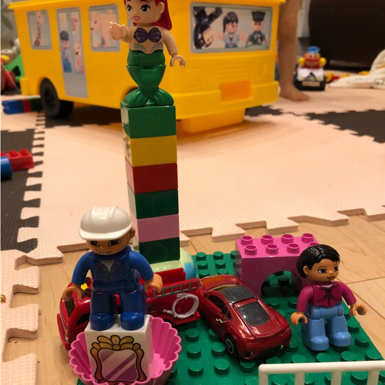 息子が1歳10か月の頃レゴデュプロで作った作品