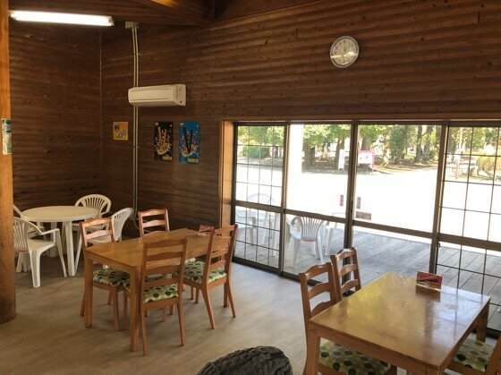 県立相模原公園にあるブロッサムズカフェの店内