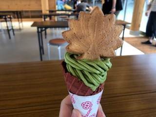 南足柄の道の駅の金太郎のふるさとにあるふるさと食堂の足柄茶ソフト