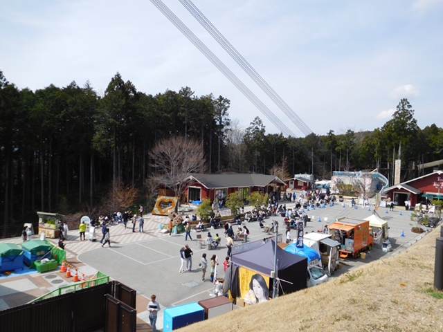 三島スカイウォークに並ぶキッチンカー