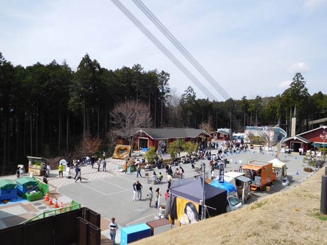 三島スカイウォークに並ぶキッチンカー