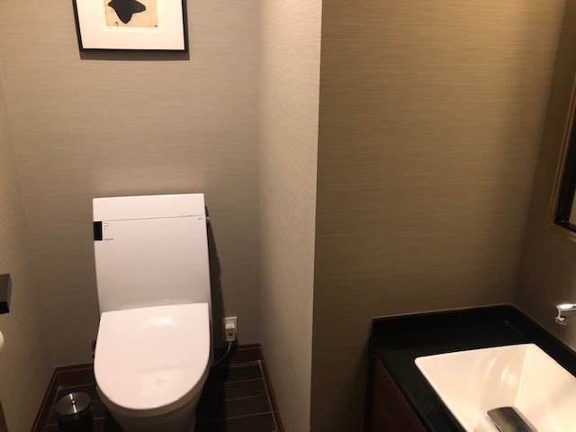 エクシブ箱根離宮のスタンダードグレードの部屋のお手洗い