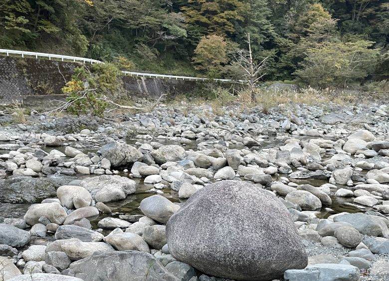 ひだまりの里オートキャンプ場の河川敷