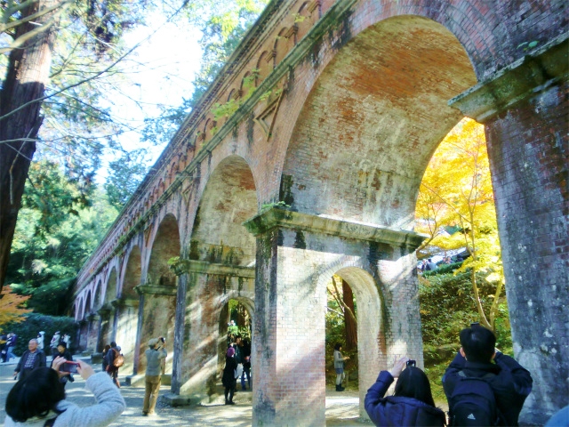 京都 紅葉 水路閣