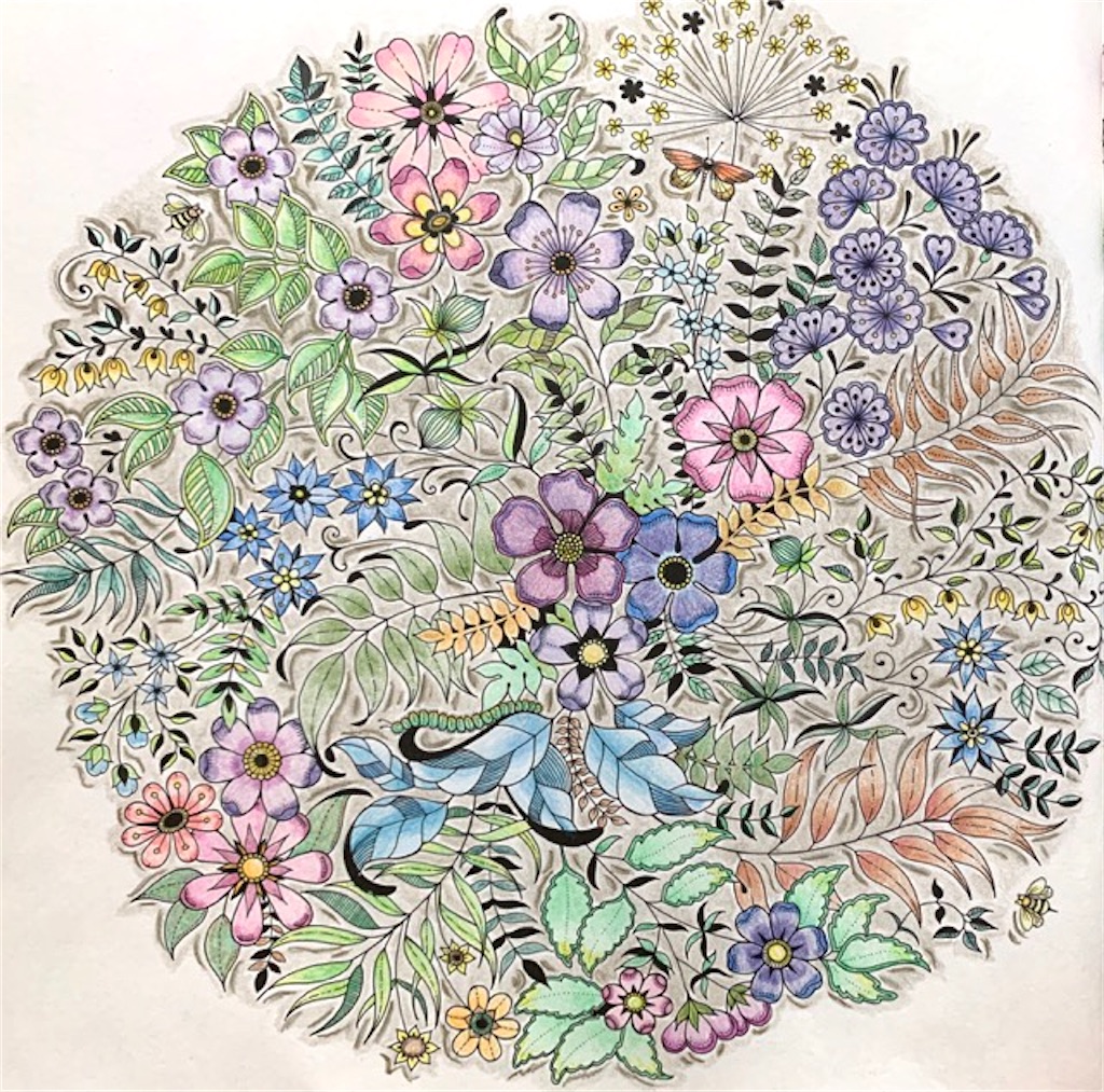 「ねむれる森」の塗り絵よりお花の丸いコロリアージュ
